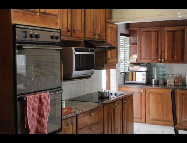 5 BEDROOM HOUSE FOR SALE IN FOURWAYS